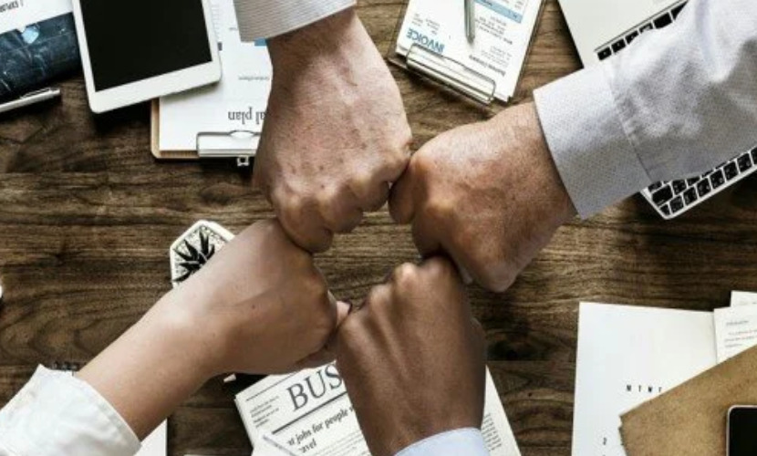 Kuşaklar Arası Köprü: Z’nin Enerjisi ile Y’nin Deneyimini Buluşturmak, Yeni Nesil İş Dünyasında Fark Yaratmak cover img